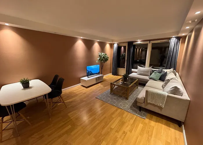 3-Bedroom Apt For 7,Two Baths, Oslo Central